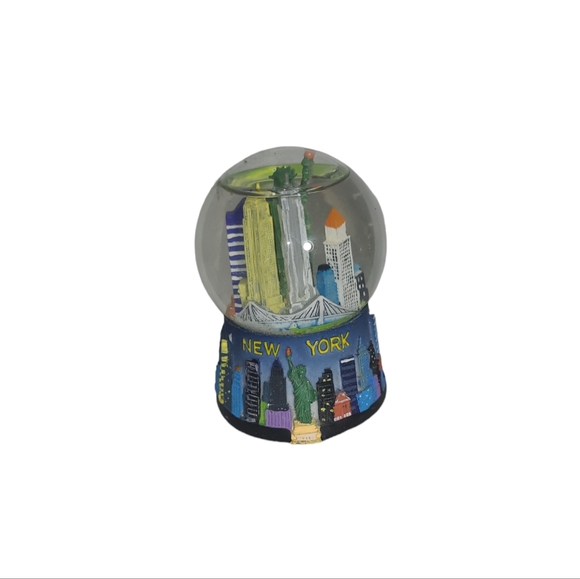 New York City Skyline Water Snow Globe Souvenir Figurine 2.5" H - Picture 4 of 8